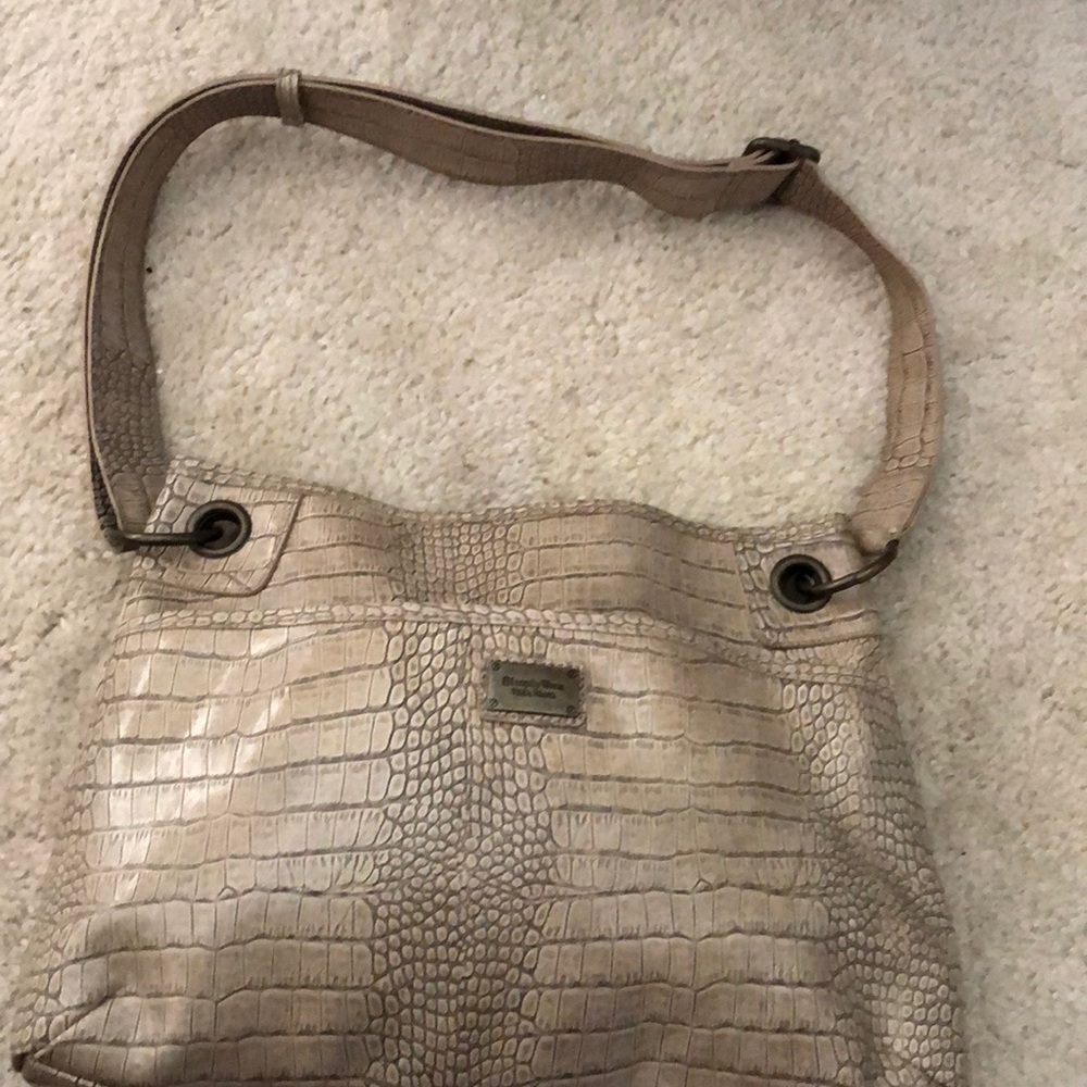 Simply Vera vinyl faux alligator design purse